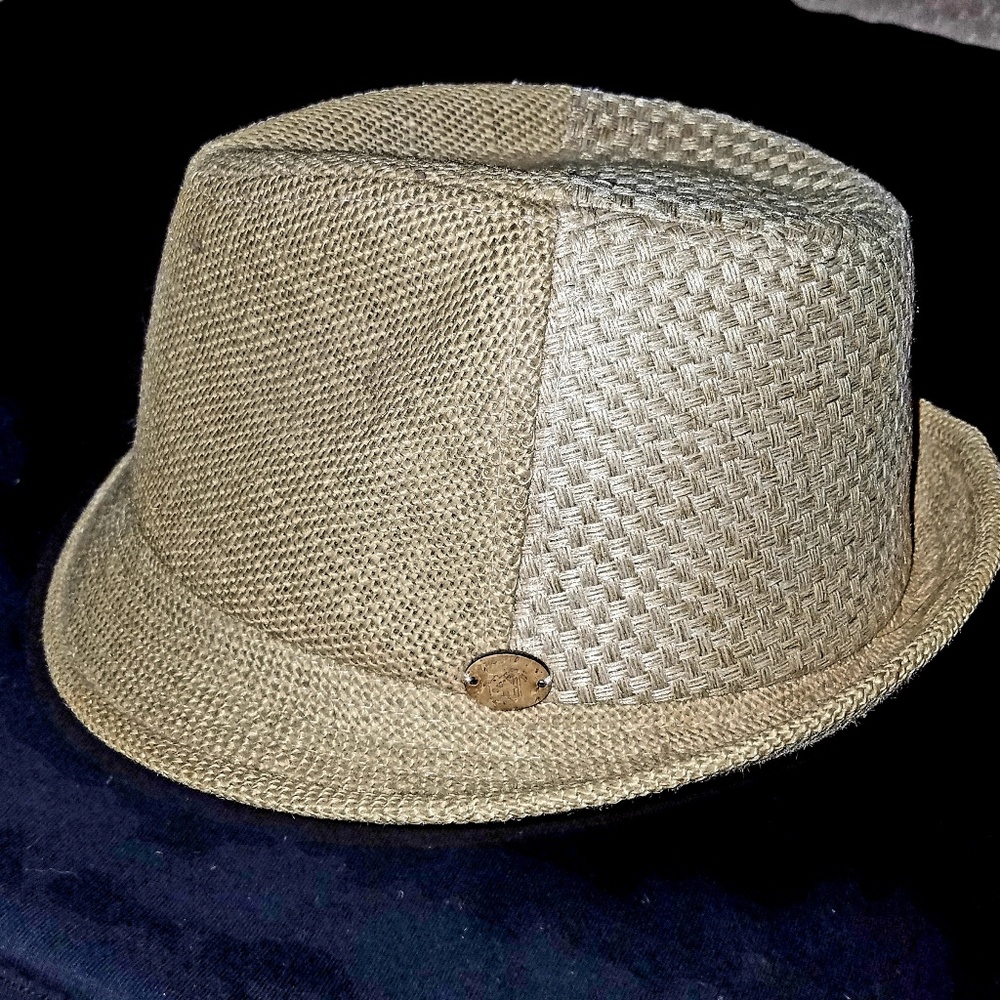 Womans hat.